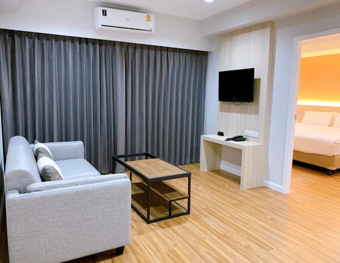 Miloft Sathorn Hotel - Sha Plus Certified Bangkok Exteriér fotografie Living room